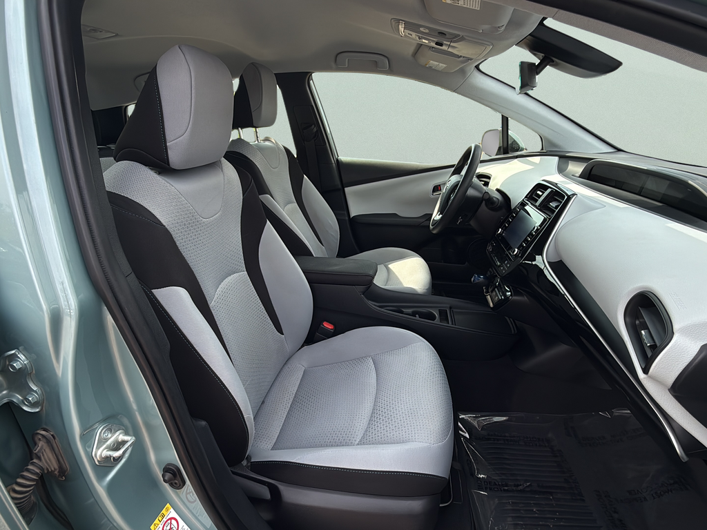 Used 2022 Pearl Toyota LE image 19
