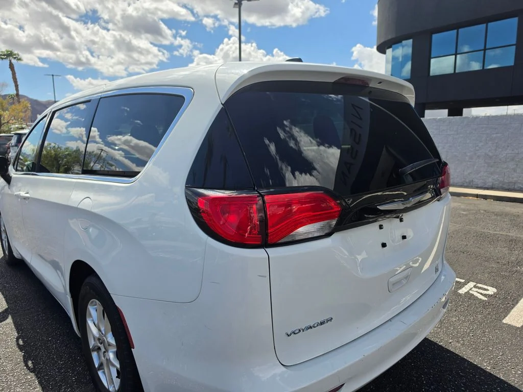 Used 2023 White Chrysler LX image 7