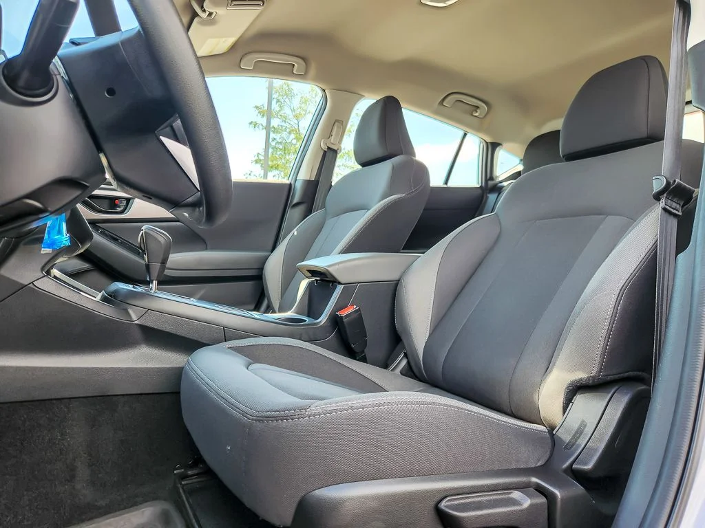 Used 2024 Silver Subaru Base image 7