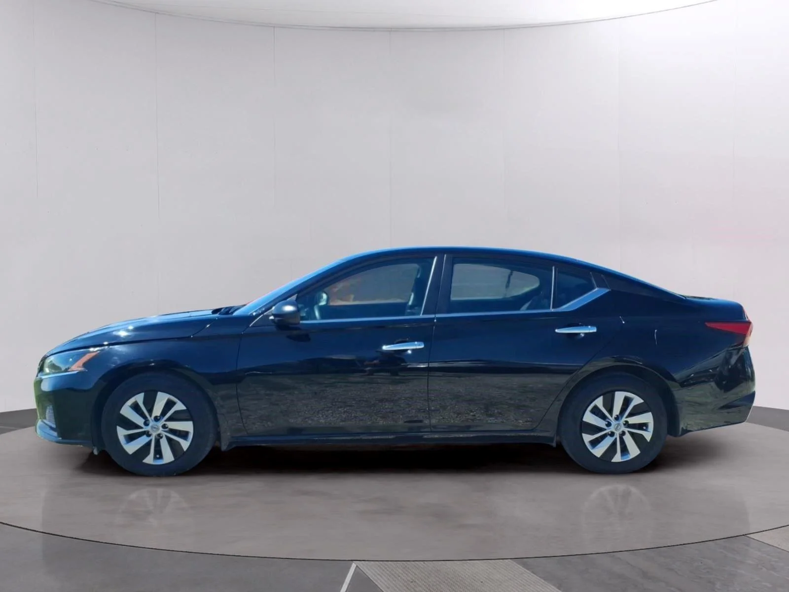Used 2024 Super Black Nissan 2.5 S image 2