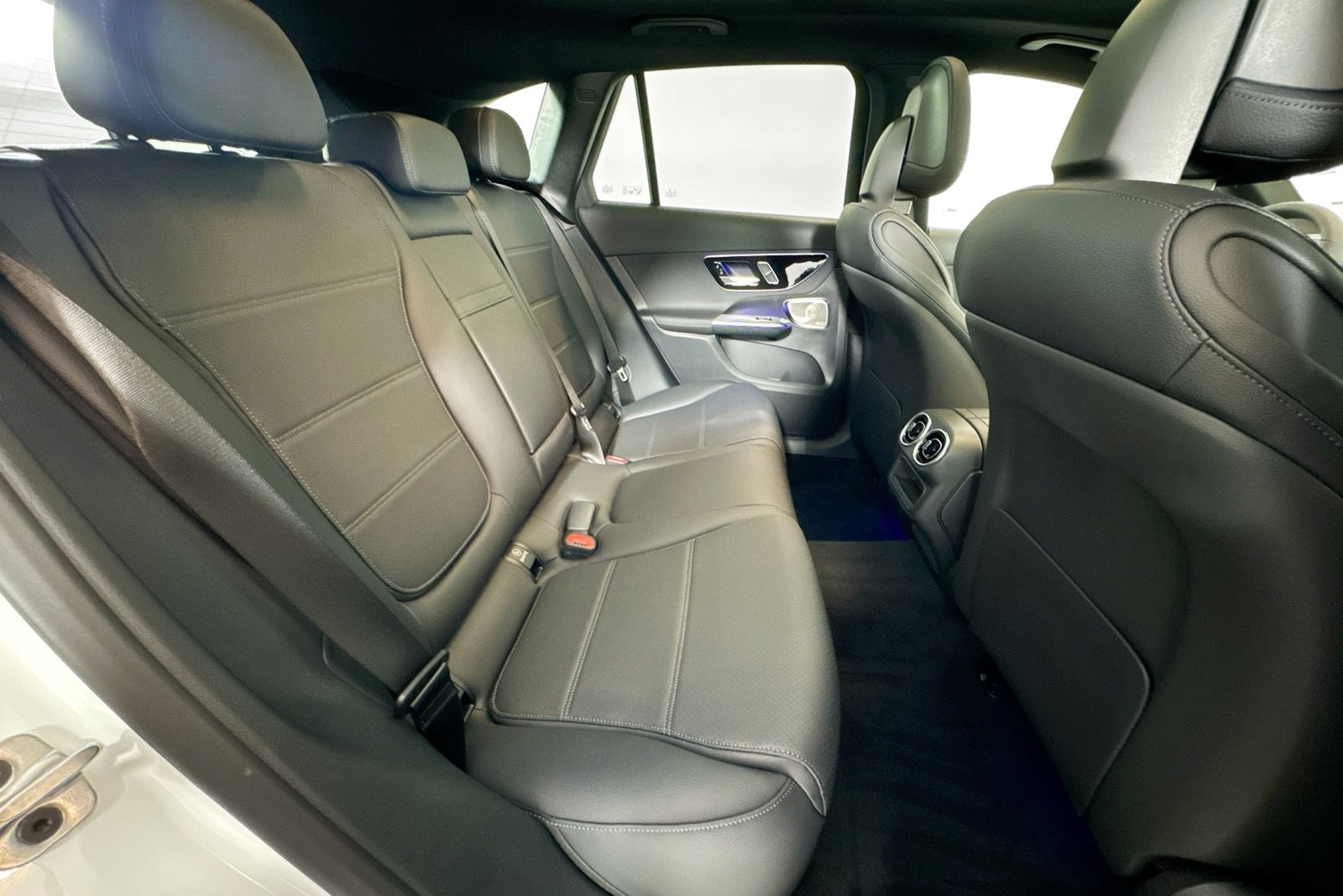 New 2026 Polar White Mercedes-Benz GLC 300 image 25