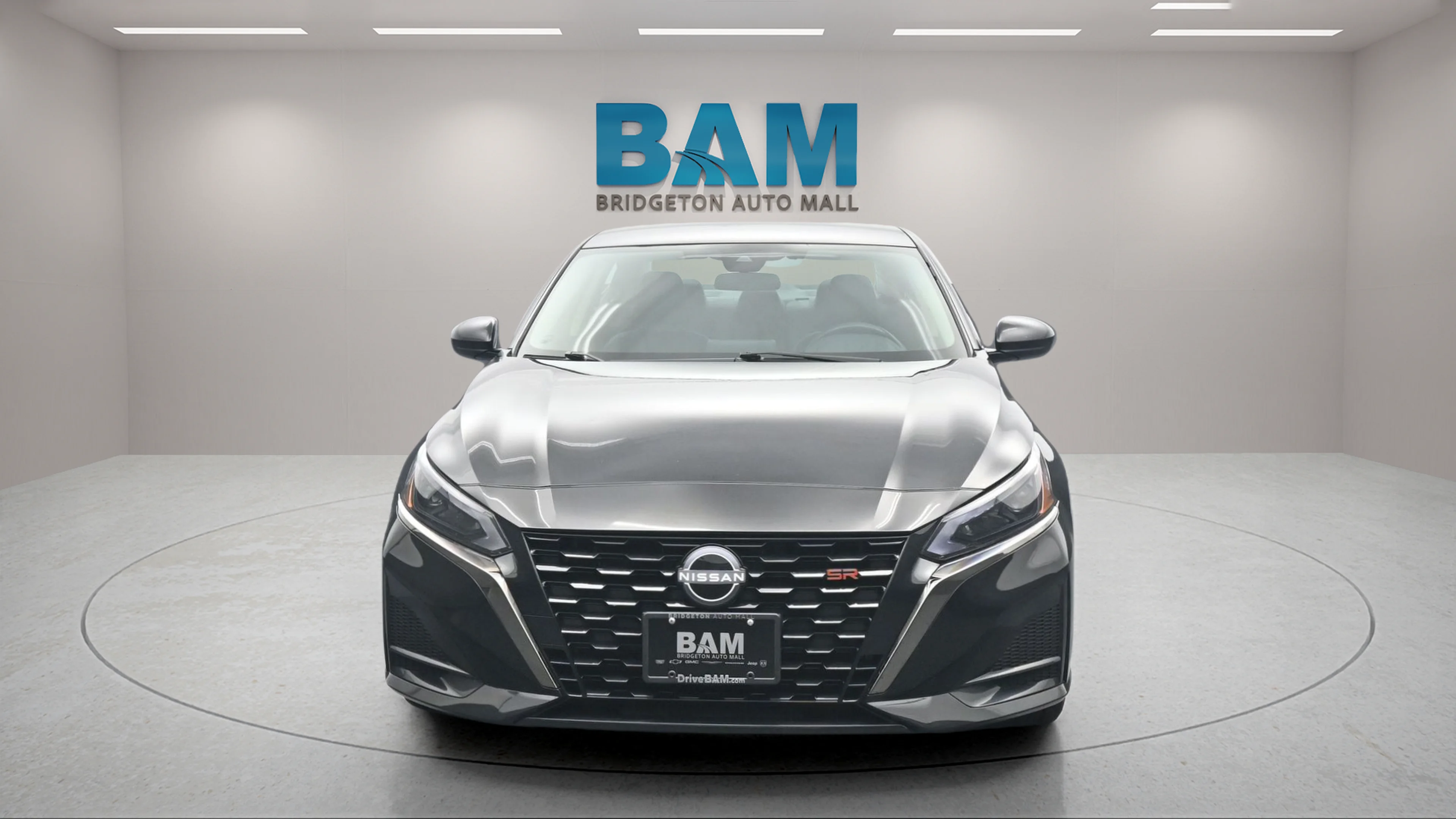 Used 2025 Super Black Nissan SR image 2