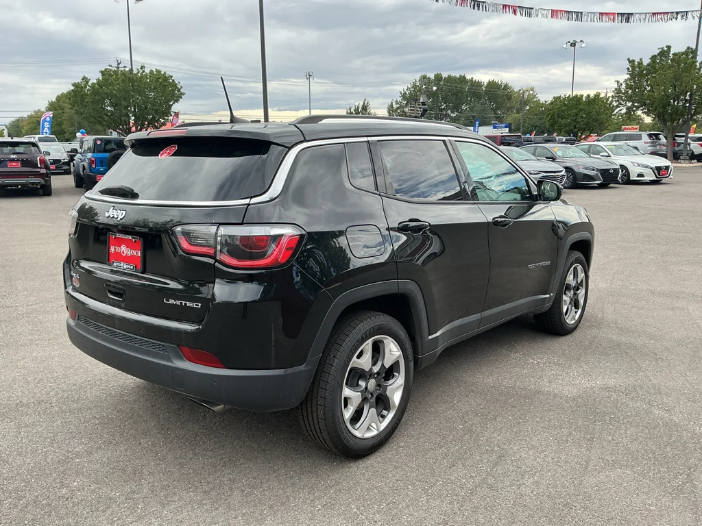 Used 2018 Diamond Black Crystal Pearlcoat Jeep Limited image 5