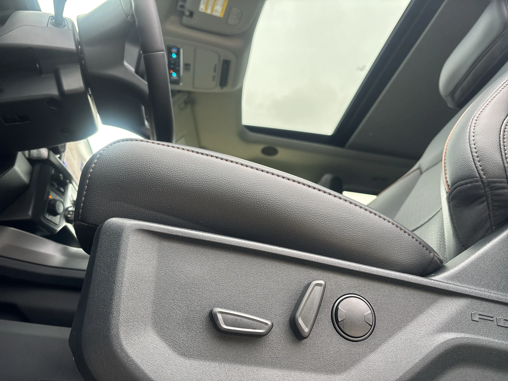 New 2026 Carbonized Gray Metallic Ford F-350® Lariat® image 13