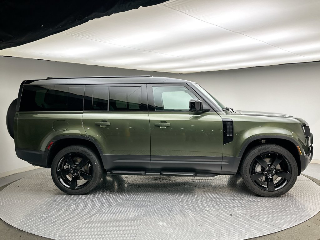 New 2027 Woolstone Green Metallic Land Rover S image 4