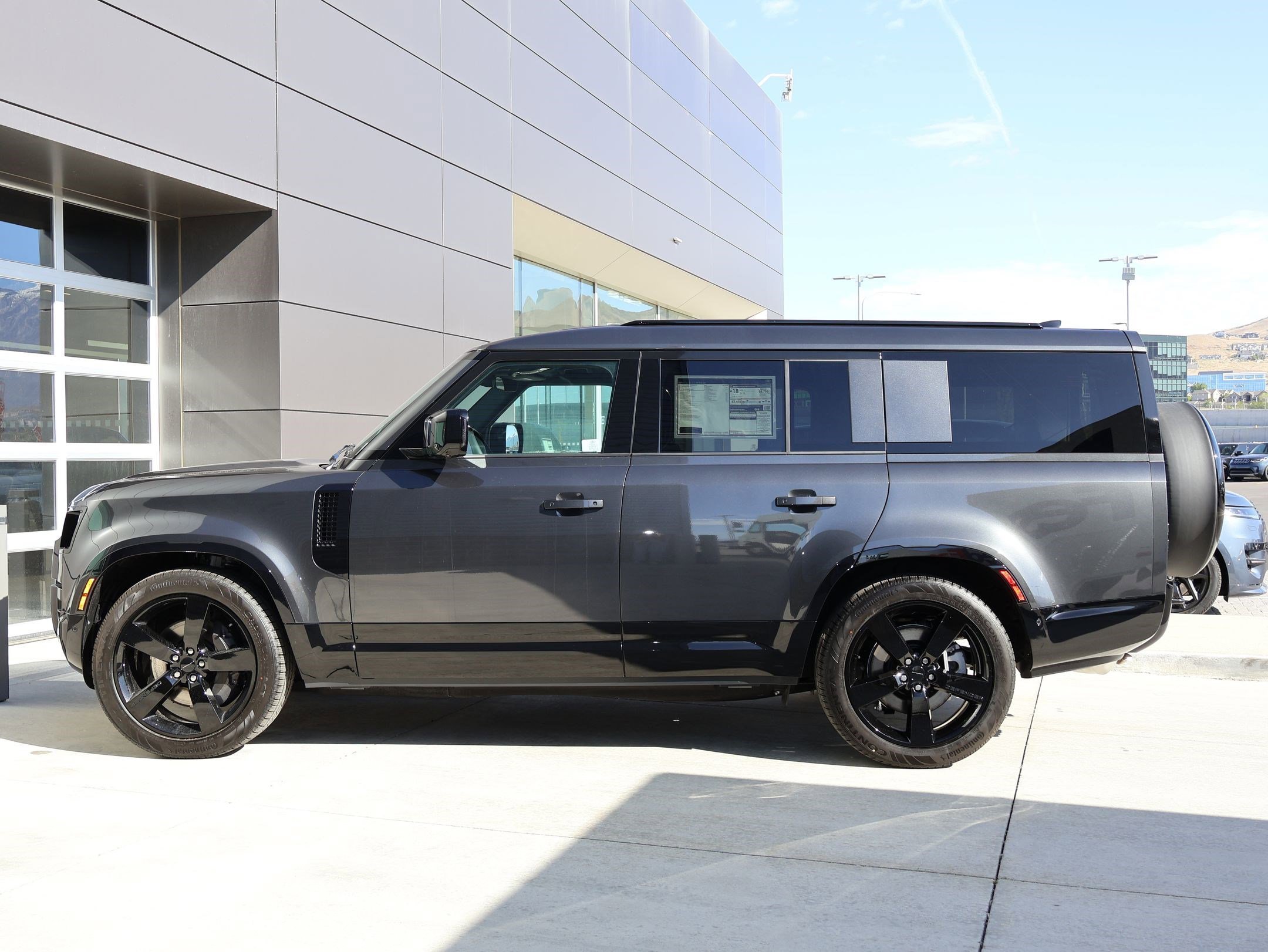 2026 Land Rover Defender X-Dynamic SE - Photo 9