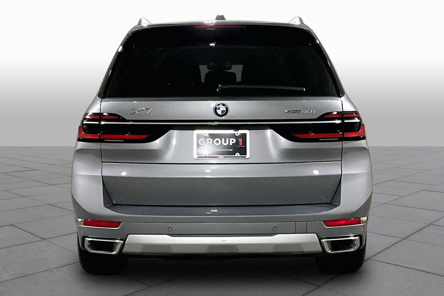 Used 2026 Skyscraper Grey Metallic BMW xDrive40i image 4