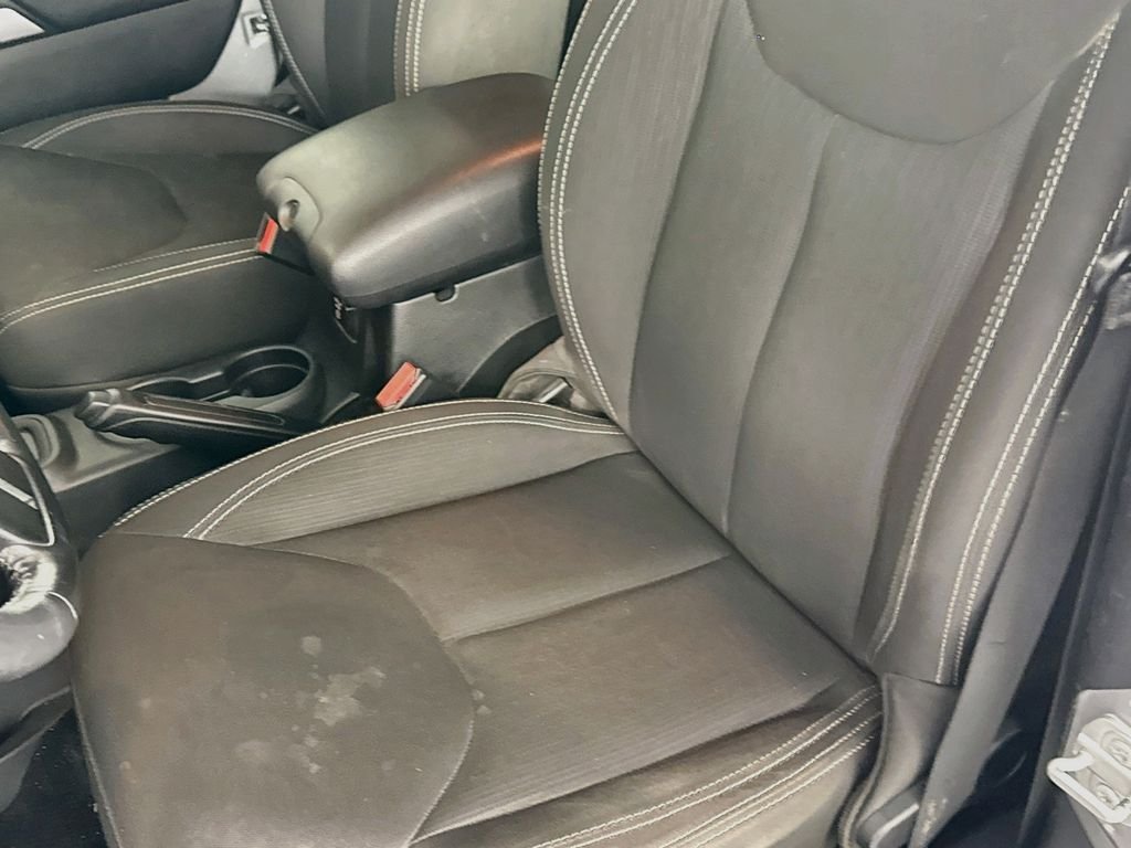Used 2016 Silver Jeep Sahara image 18