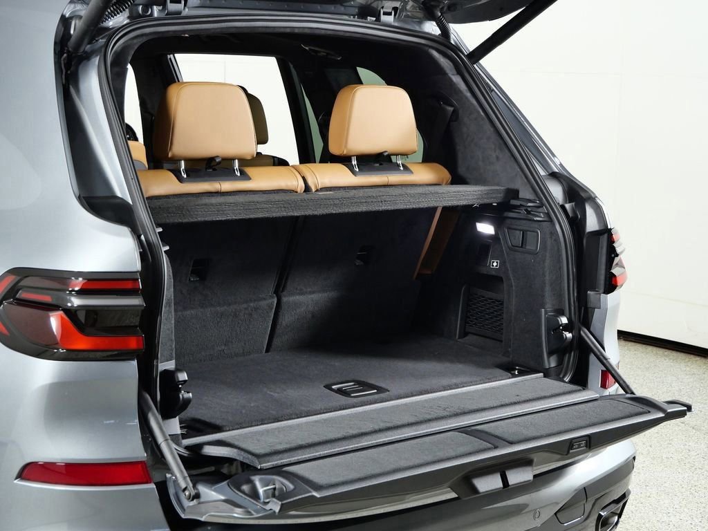 Used 2026 Gray BMW xDrive40i image 32