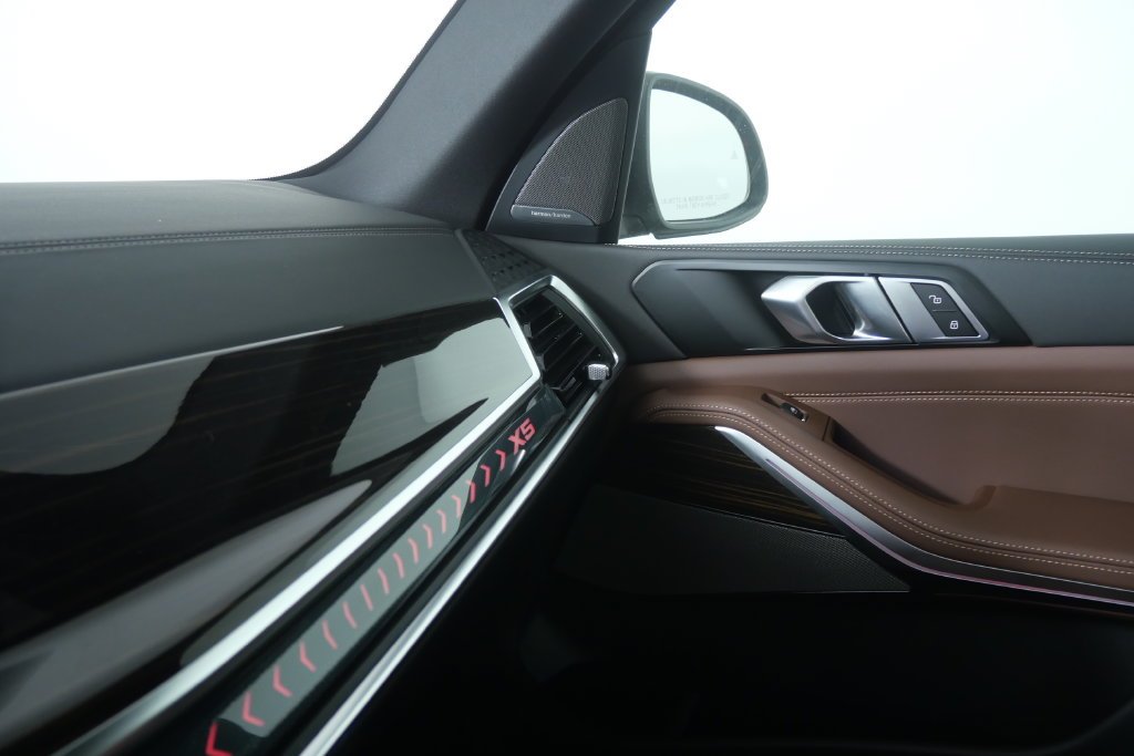 New 2026 Green Metallic BMW xDrive50e image 25