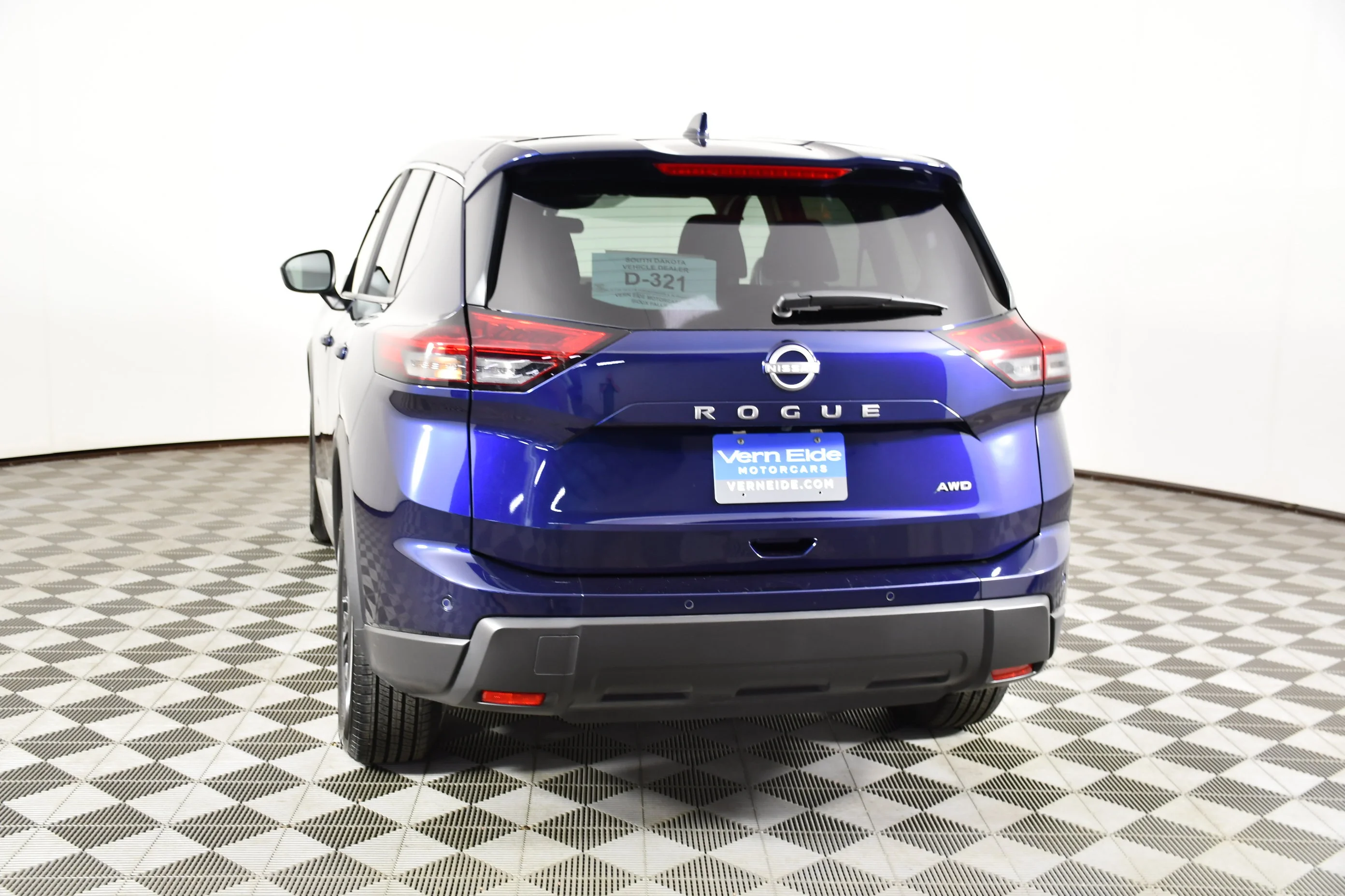 Used 2025 Deep Ocean Blue Pearl Nissan SV image 7
