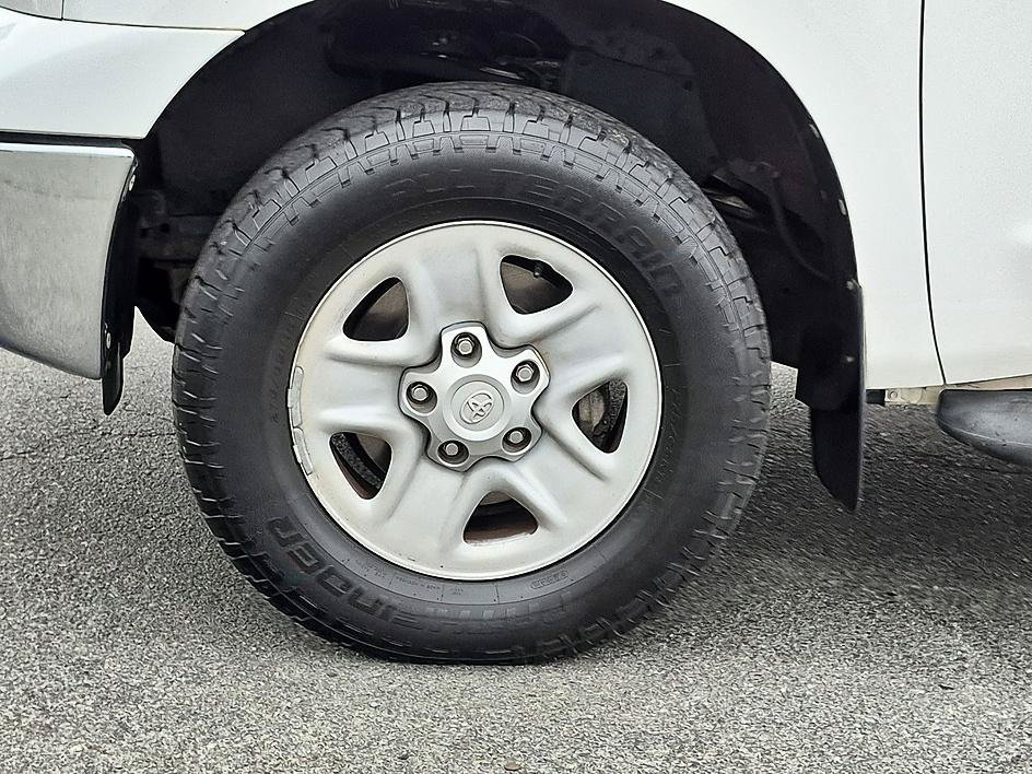 Used 2013 White Toyota GRADE image 10