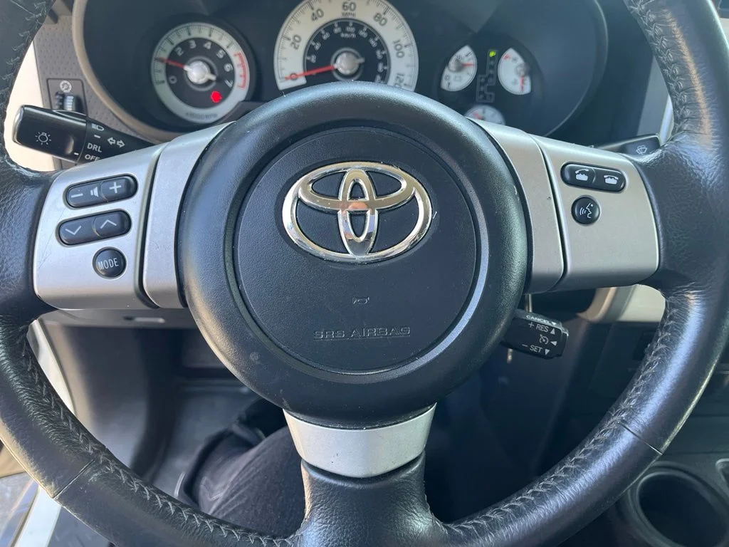 Used 2013 White Toyota Base image 13