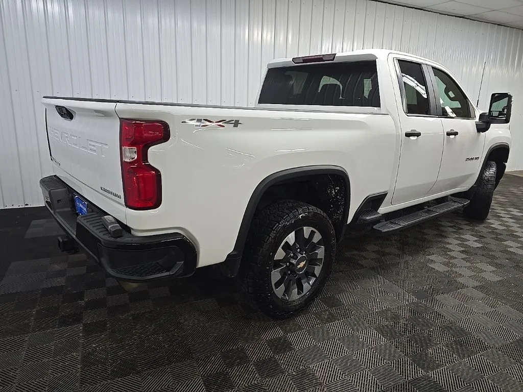 Used 2021 White Chevrolet Custom image 10