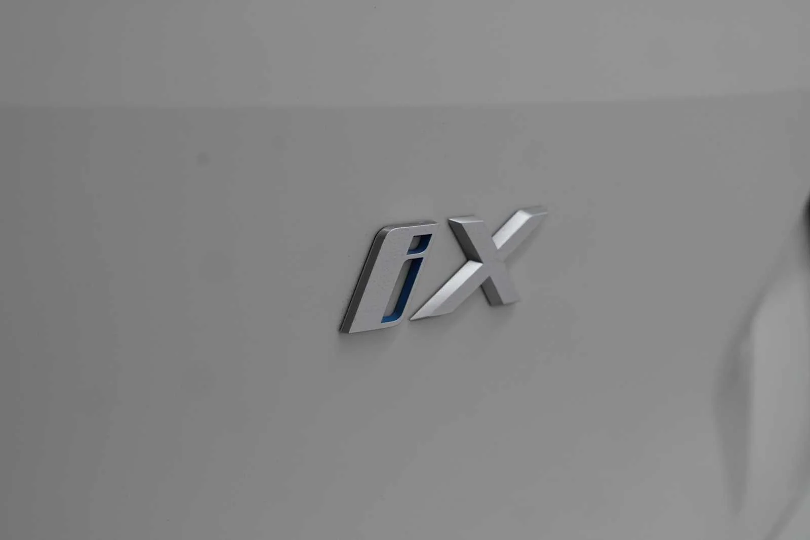 Certified Used 2024 Alpine White BMW xDrive50 image 9