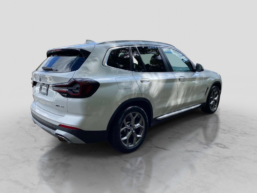 Used 2024 White BMW xDrive30i image 10