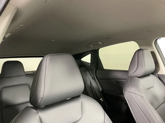 New 2025 Everest White TriCoat Nissan SV image 17