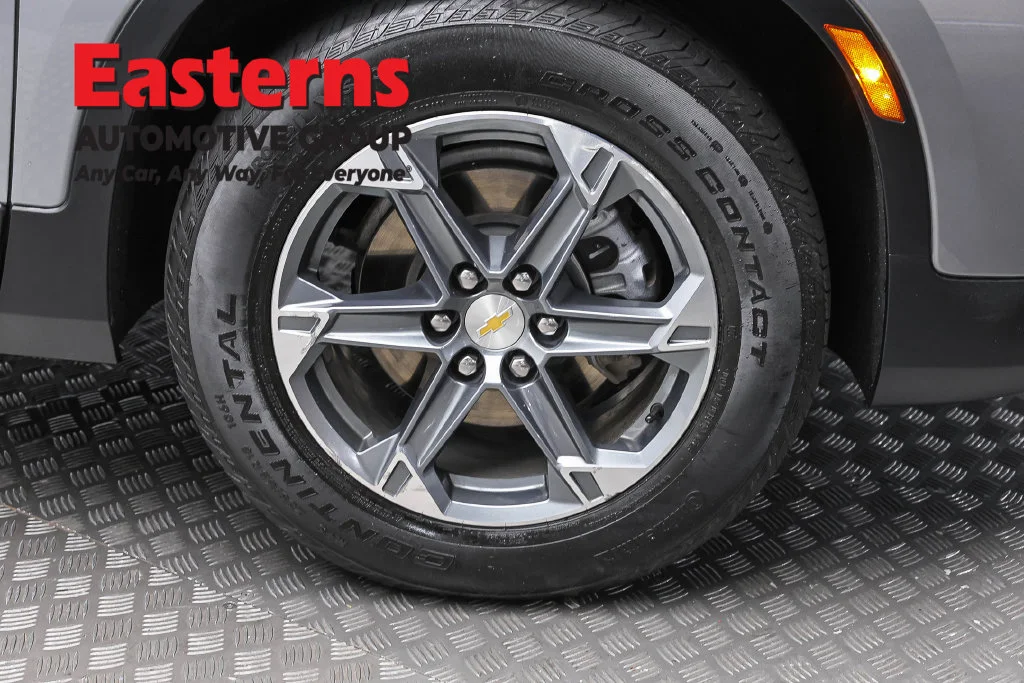 Used 2025 Gray Chevrolet LT image 32
