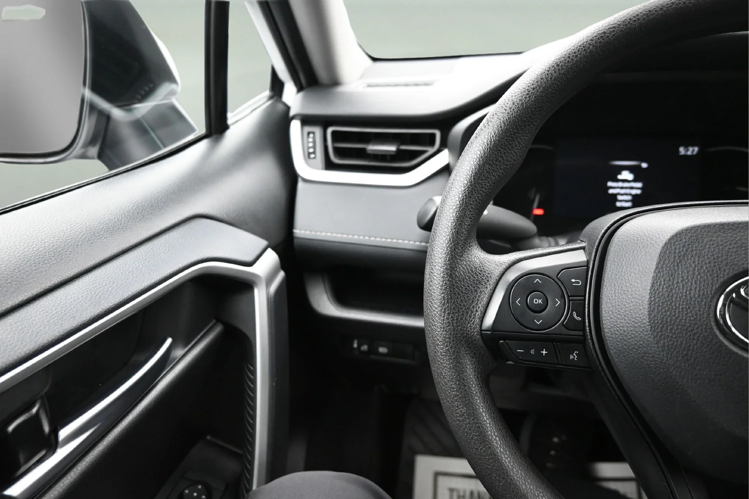 Used 2025 White Toyota XLE image 13