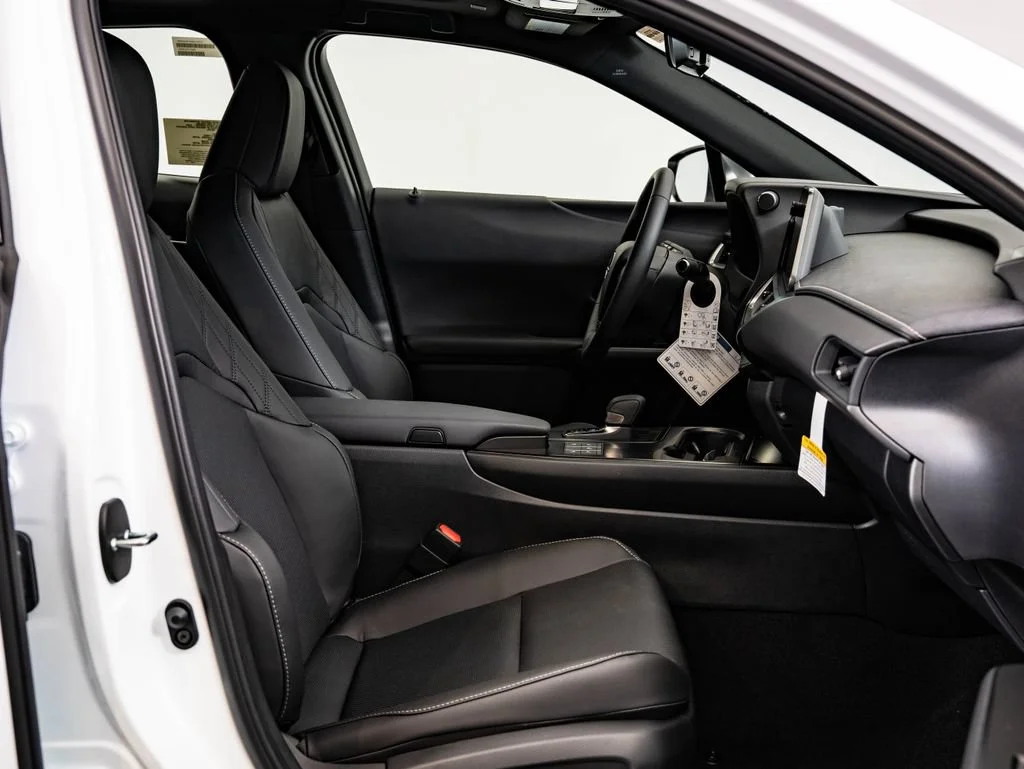 New 2026 Obsidian Roof Lexus 300h F SPORT Design image 25