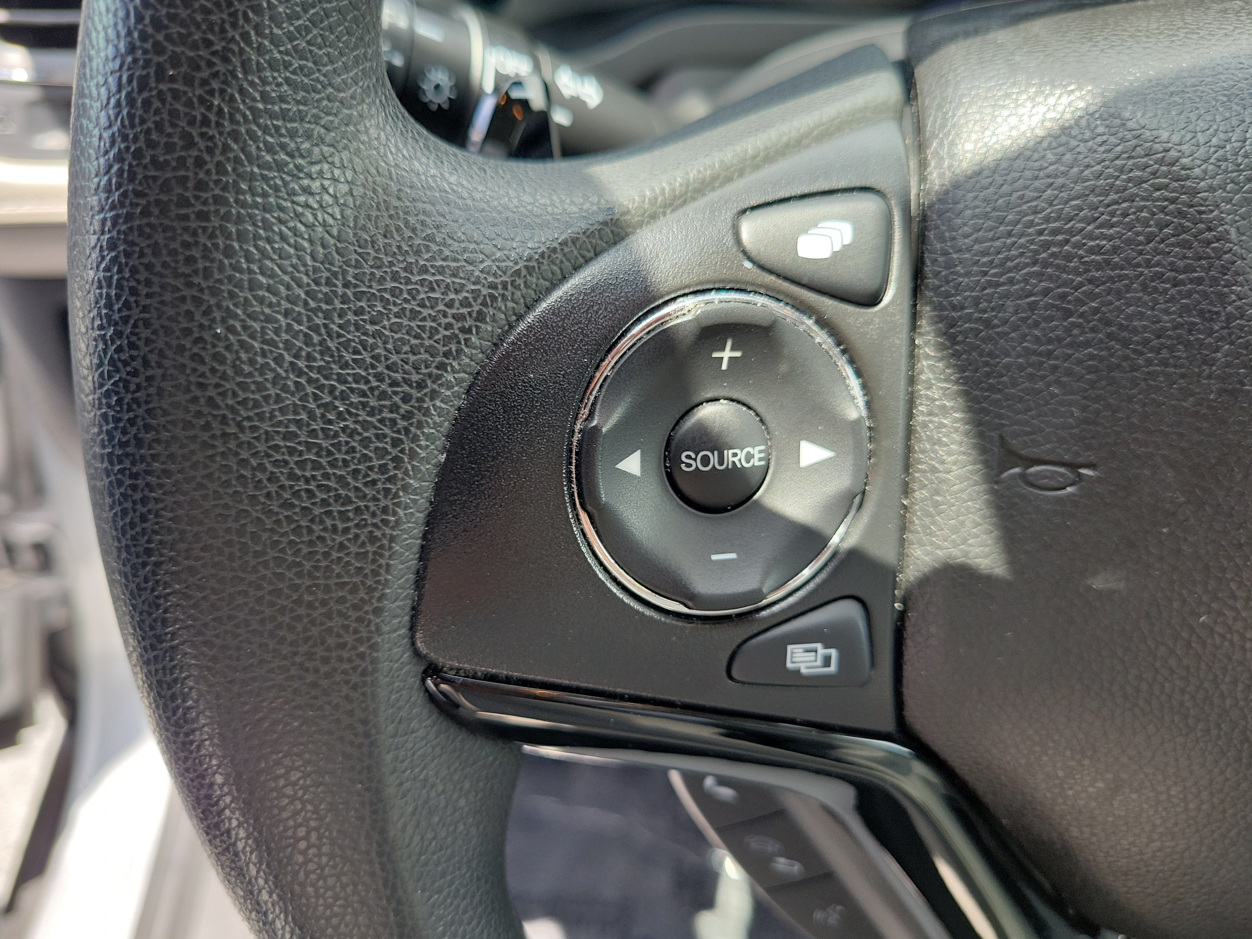 Used 2022 Silver Honda EX image 24