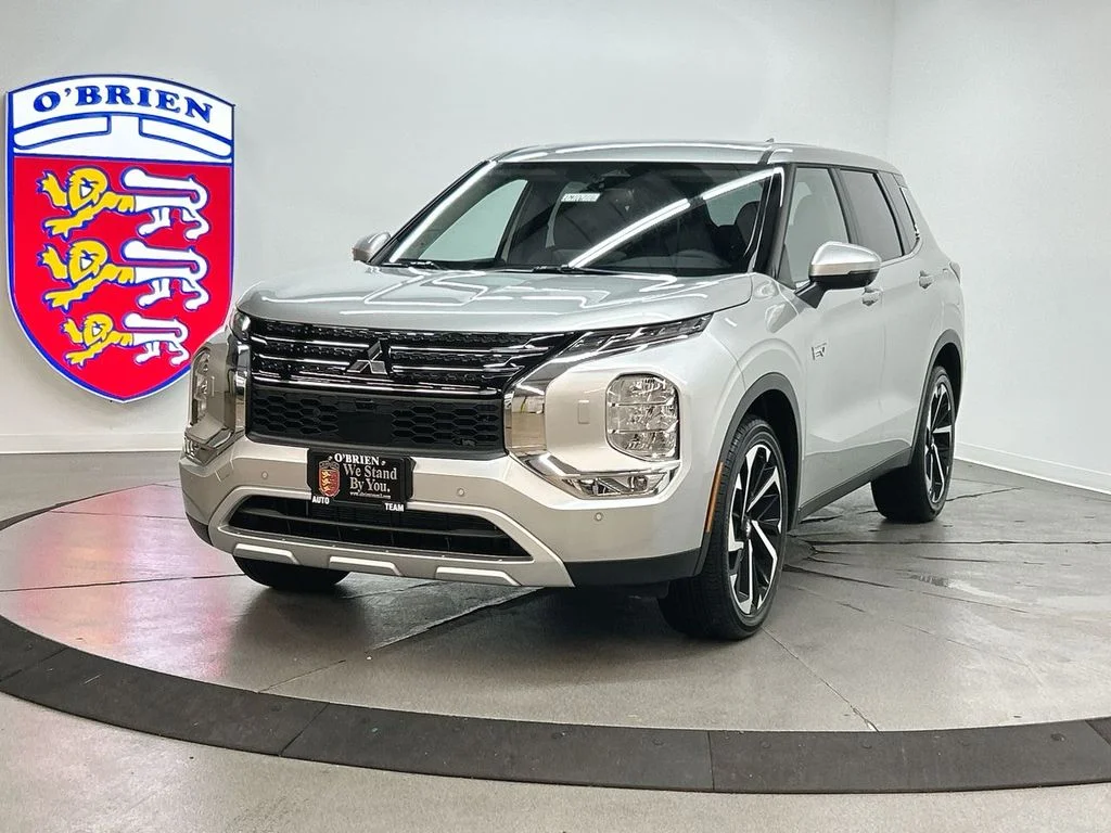 2025 Mitsubishi Outlander Plug-in Hybrid SE S-AWC's photo