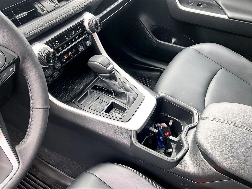 Used 2024 Silver Toyota XLE Premium image 20