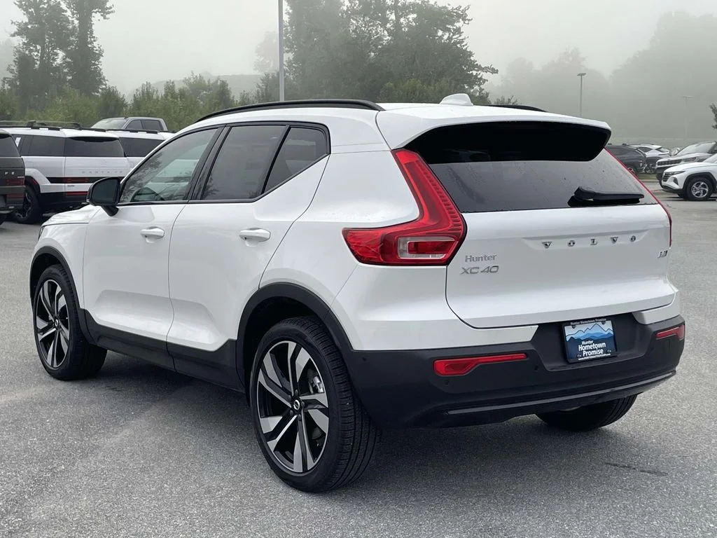 New 2026 Crystal White Volvo Plus image 26