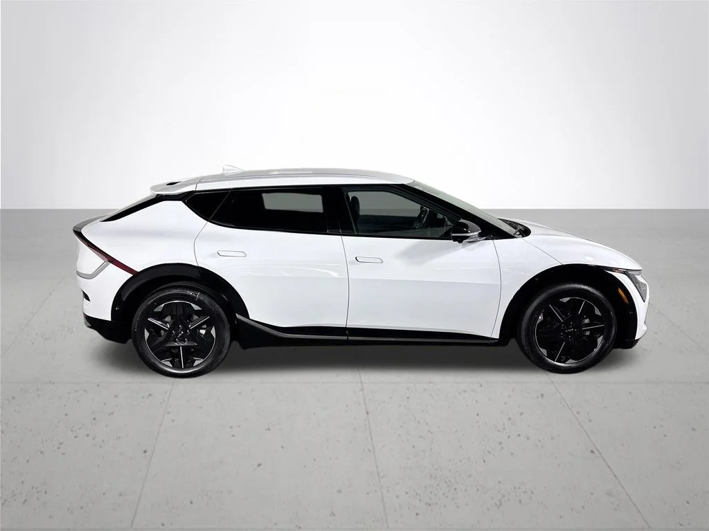 New 2026 Glacial White Pearl Kia WIND image 5