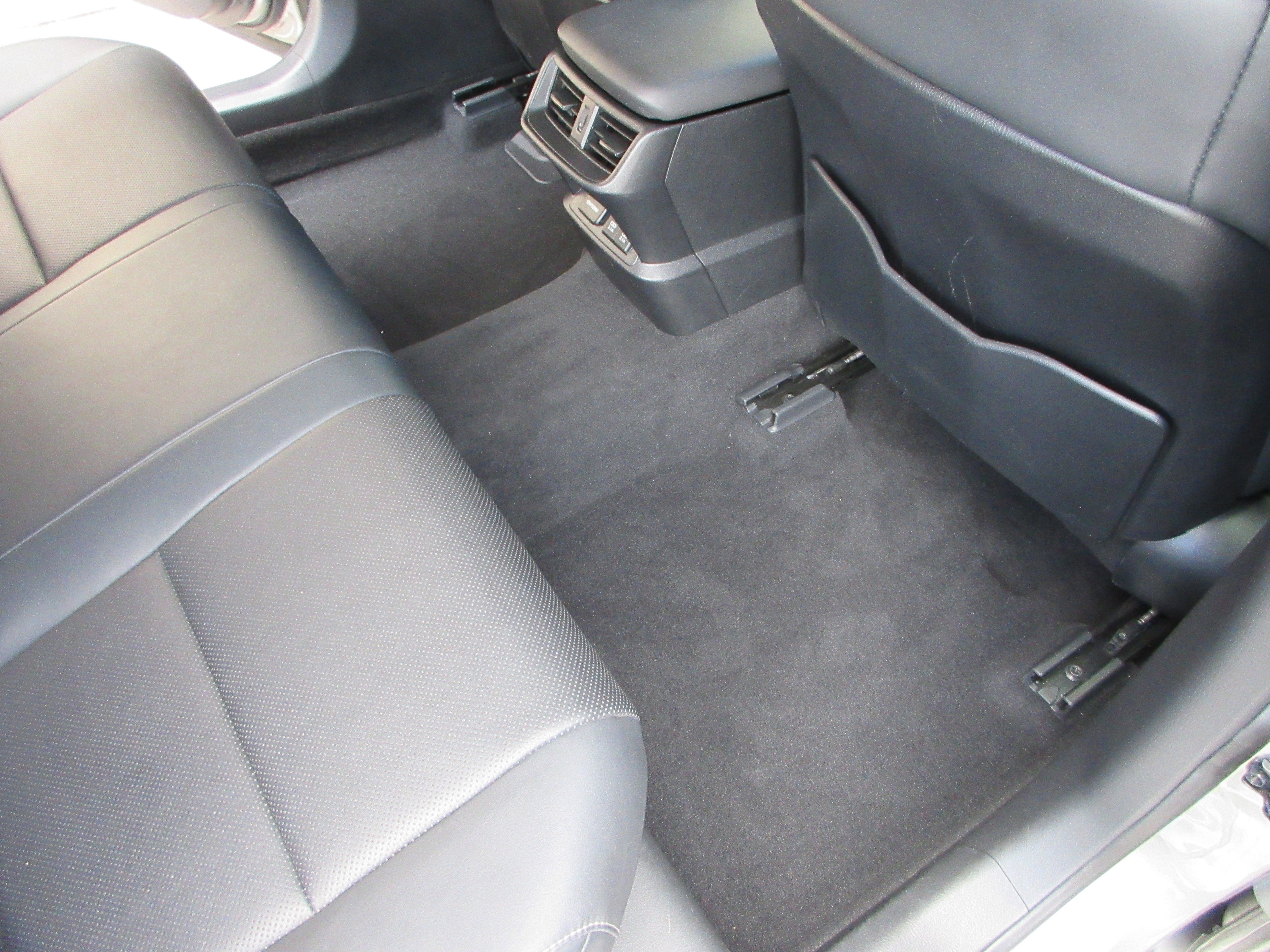 Used 2019 Atomic Silver Lexus 300h image 20