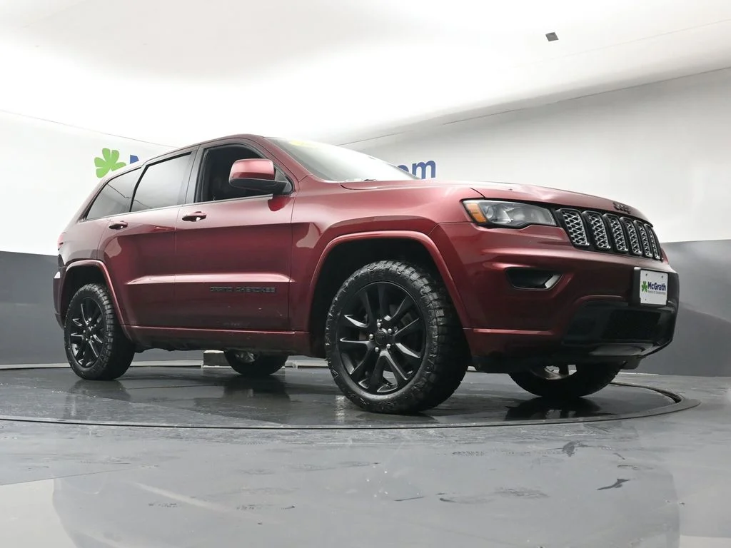 Used 2018 Red Jeep Altitude image 26