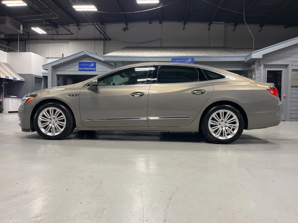Used 2019 Pepperdust Metallic Buick Essence image 4