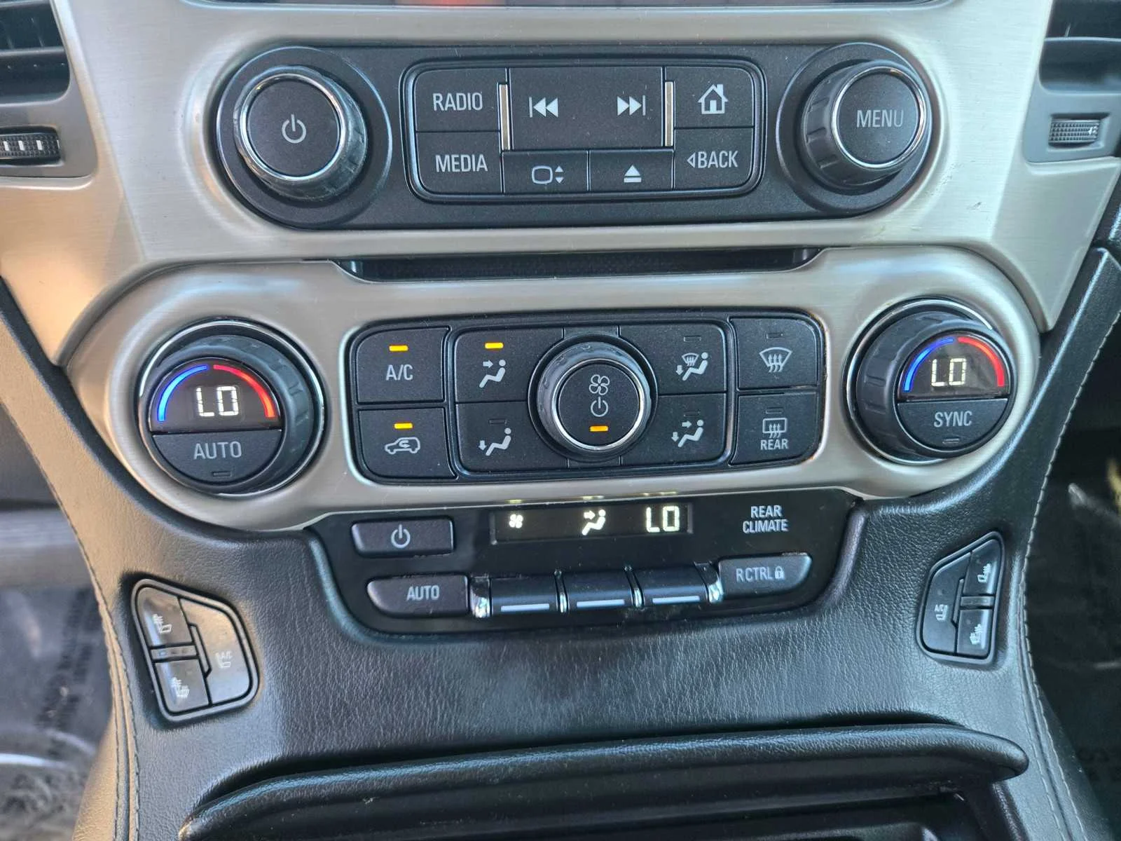 Used 2015 ONYX BLACK GMC Denali image 16