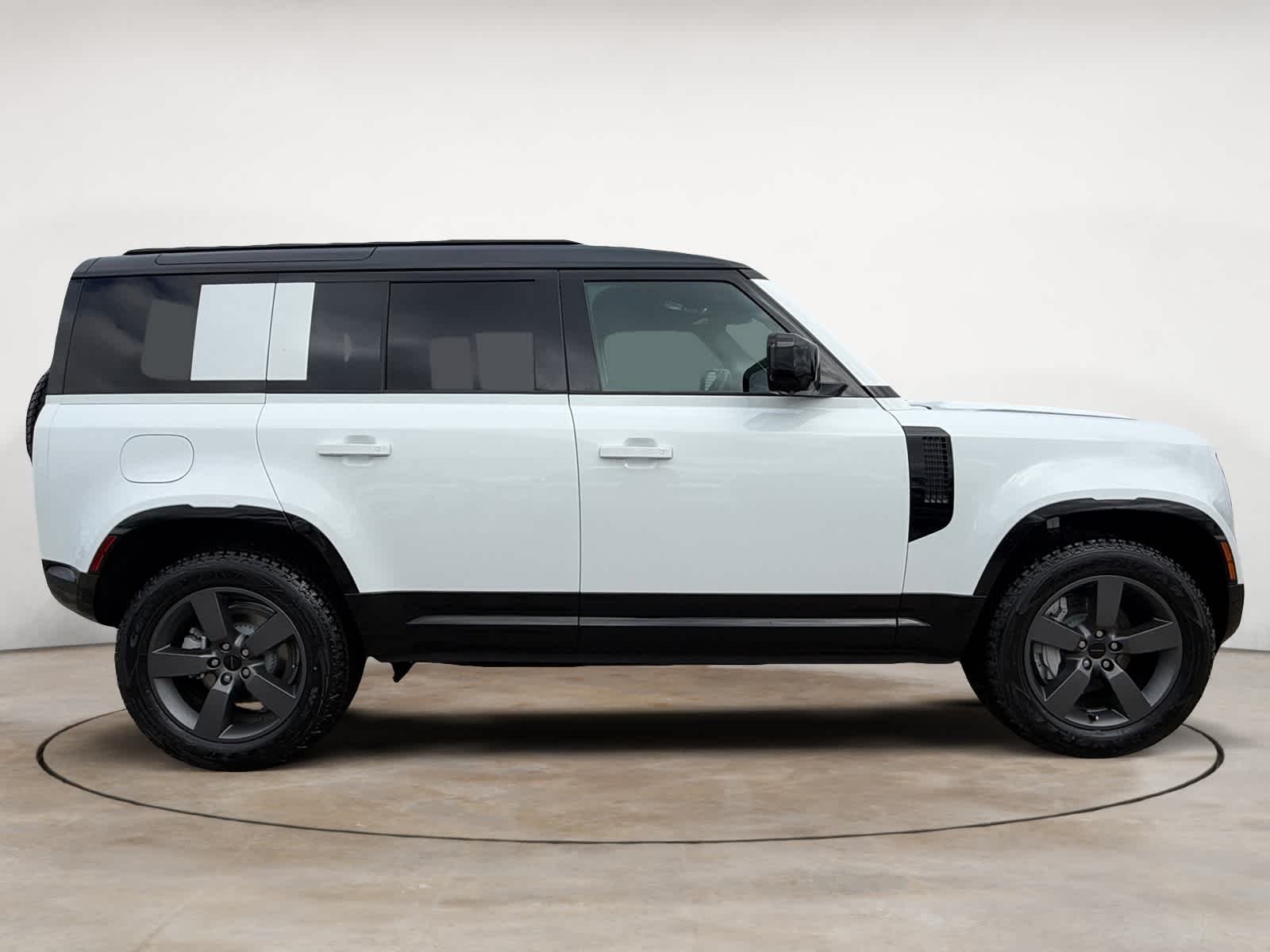 New 2026 Fuji White Land Rover X-Dynamic SE image 6