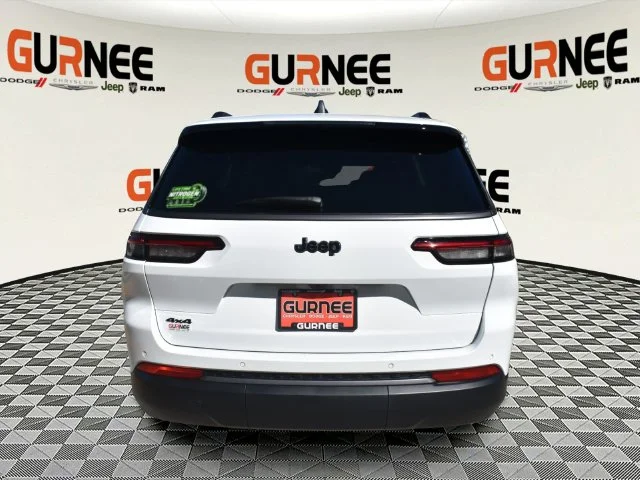 New 2027 Bright White Clearcoat Jeep Laredo Altitude image 4