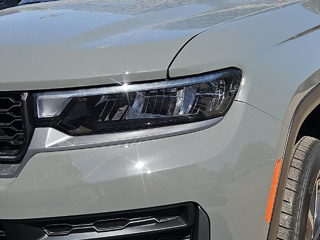 New 2027 Sting-Gray Clearcoat Jeep  image 3