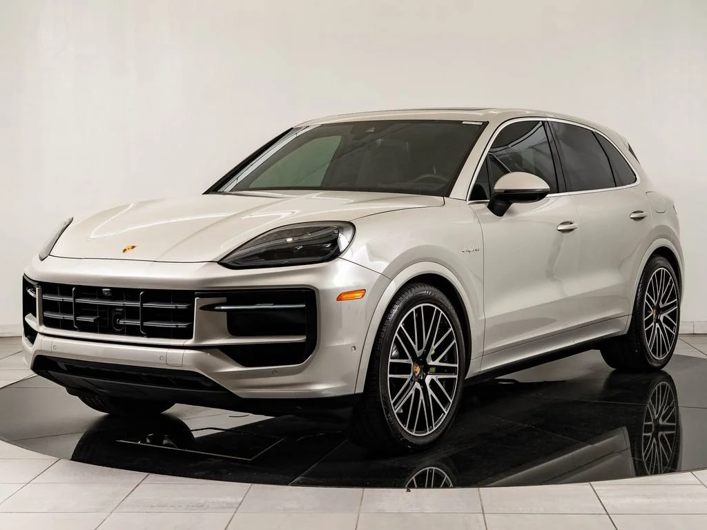 2024 Porsche Cayenne S E-Hybrid's photo