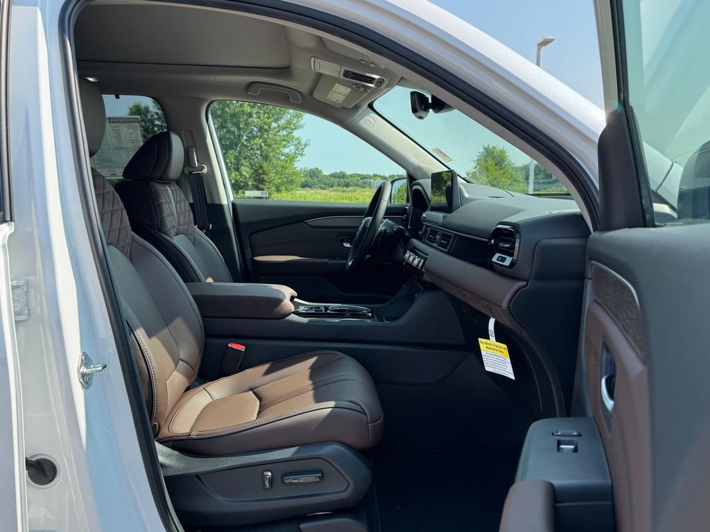 New 2026 Platinum White Pearl Honda AWD Elite image 7