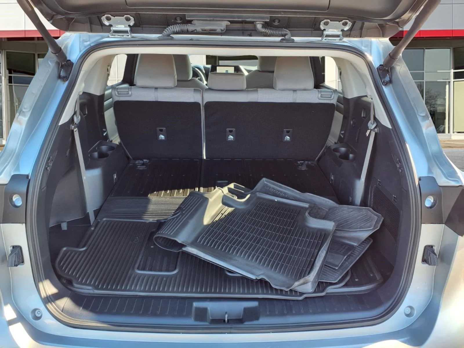 2024 Toyota Highlander LE - Photo 19