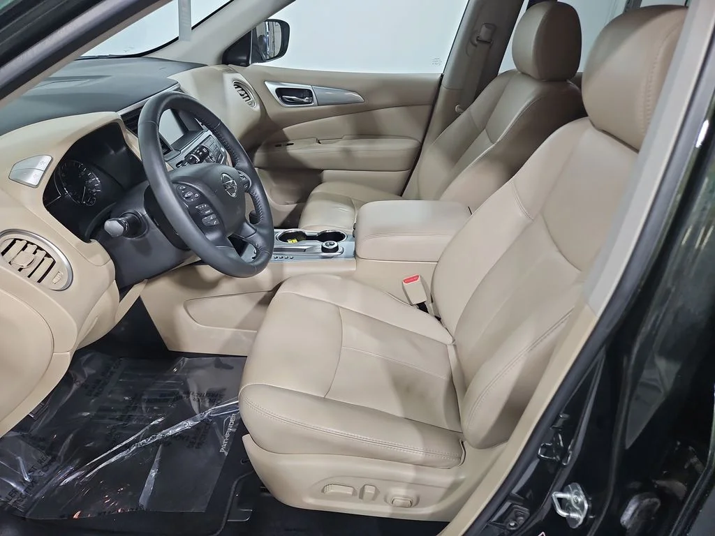 Used 2018 Green Nissan SL image 10