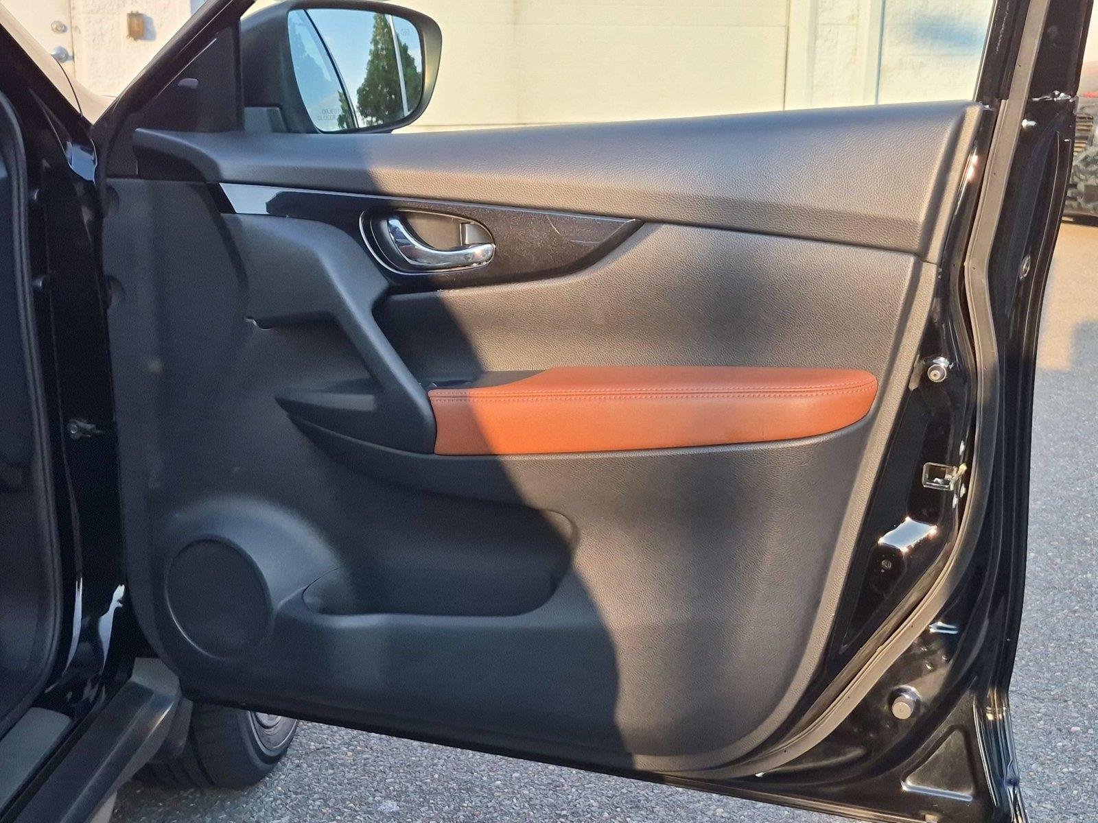 Used 2018 Magnetic Black Nissan SL image 36
