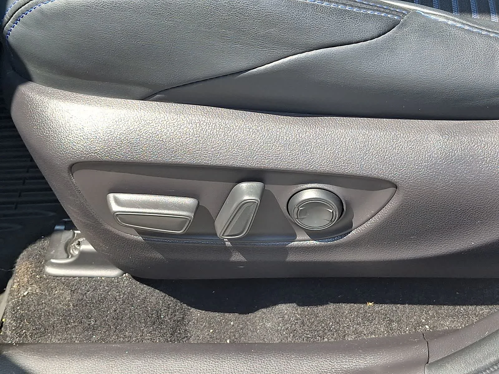 Certified Used 2022 Silver Sky Metallic/Midnight Black Metallic Toyota Hybrid XSE image 25