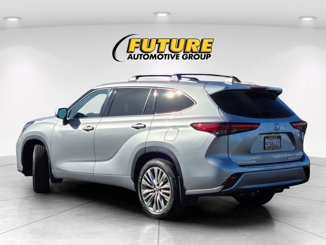 Used 2022 Silver Toyota Platinum image 6