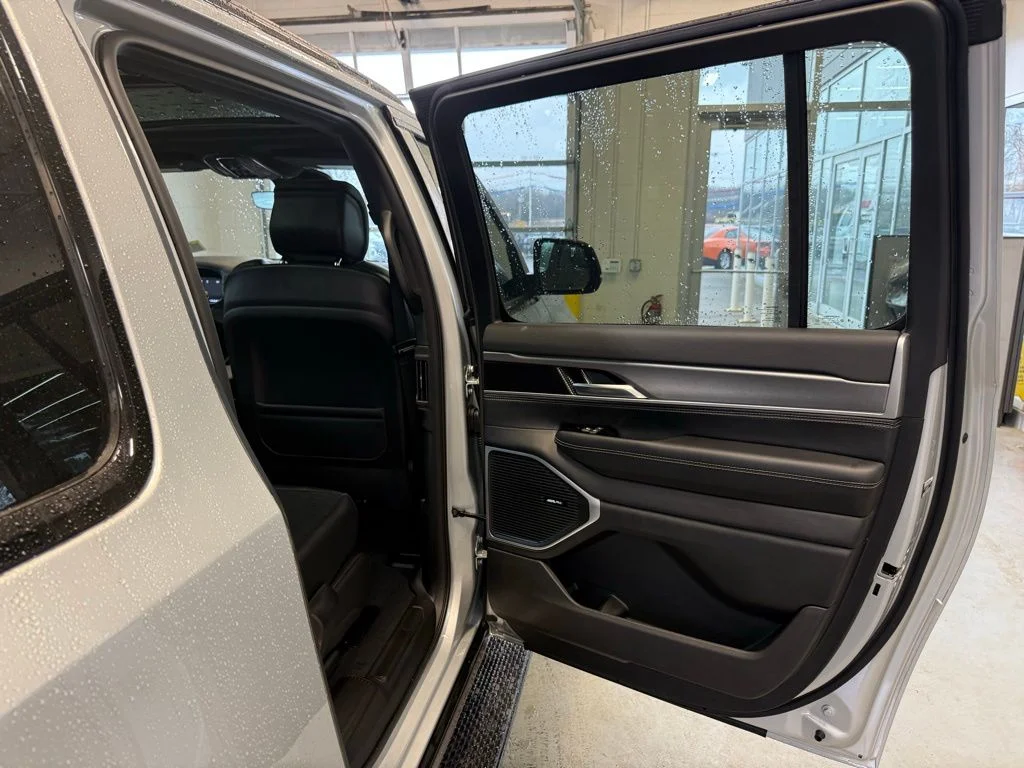 New 2026 Silver-Zynith Exterior Paint Jeep  image 27
