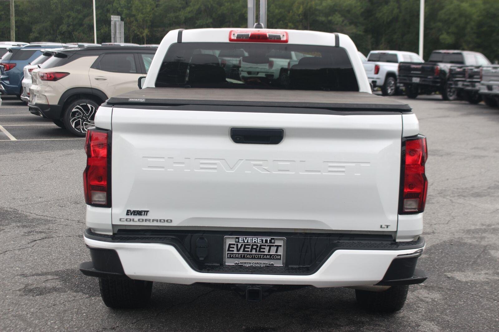Used 2024 Summit White Chevrolet LT image 6