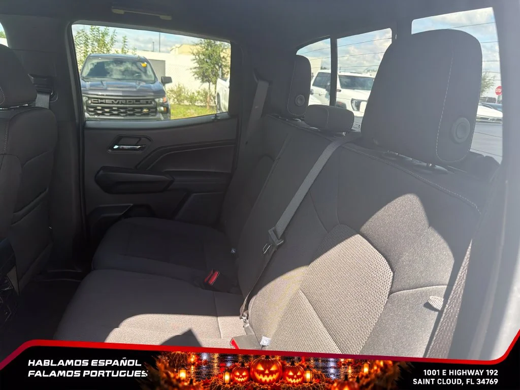Used 2024 Summit White Chevrolet LT image 28