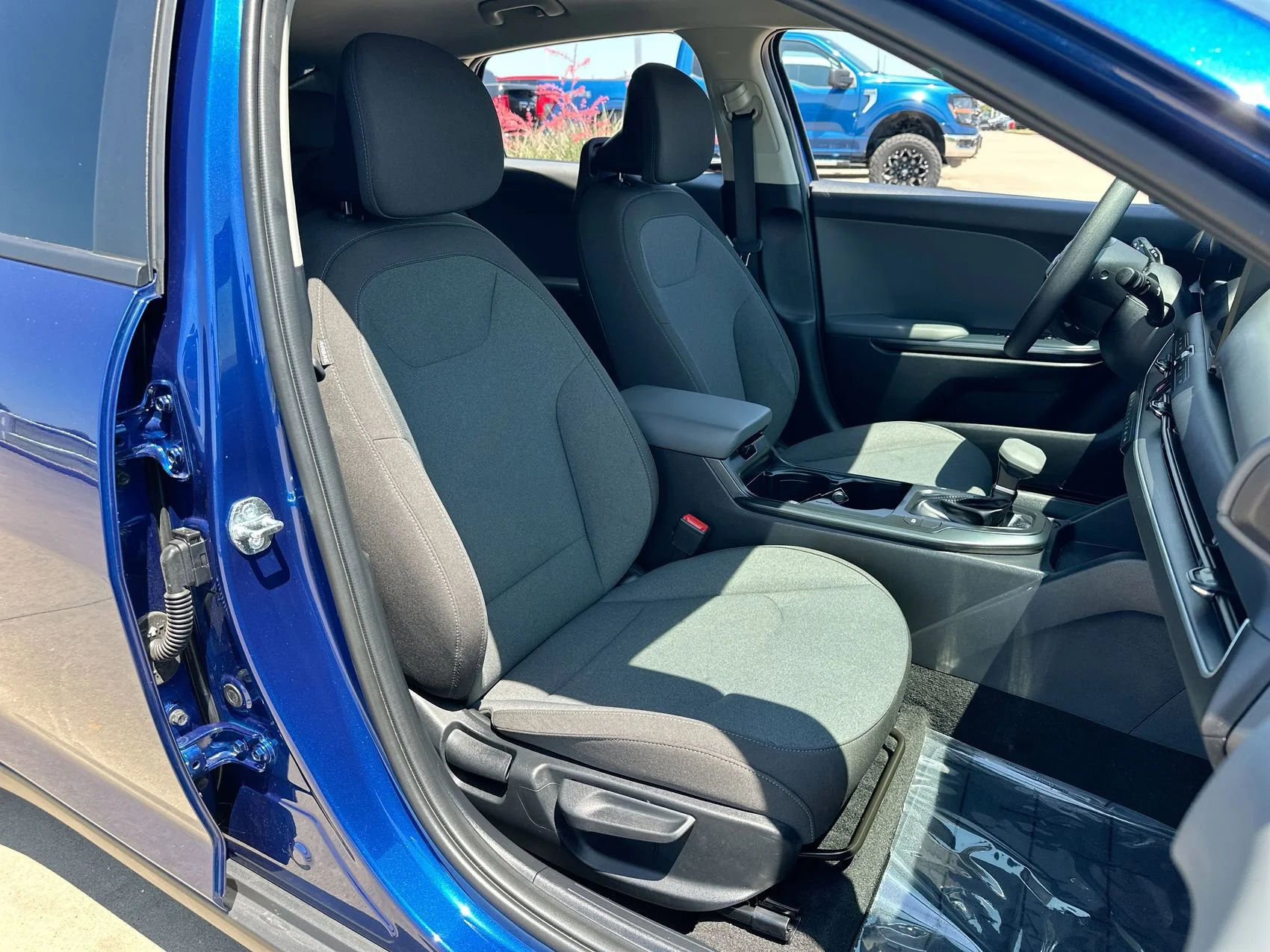 Used 2025 Deep Sea Blue Kia LXS image 23