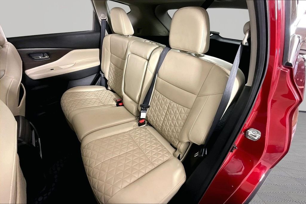 Used 2022 Red Nissan Platinum image 21