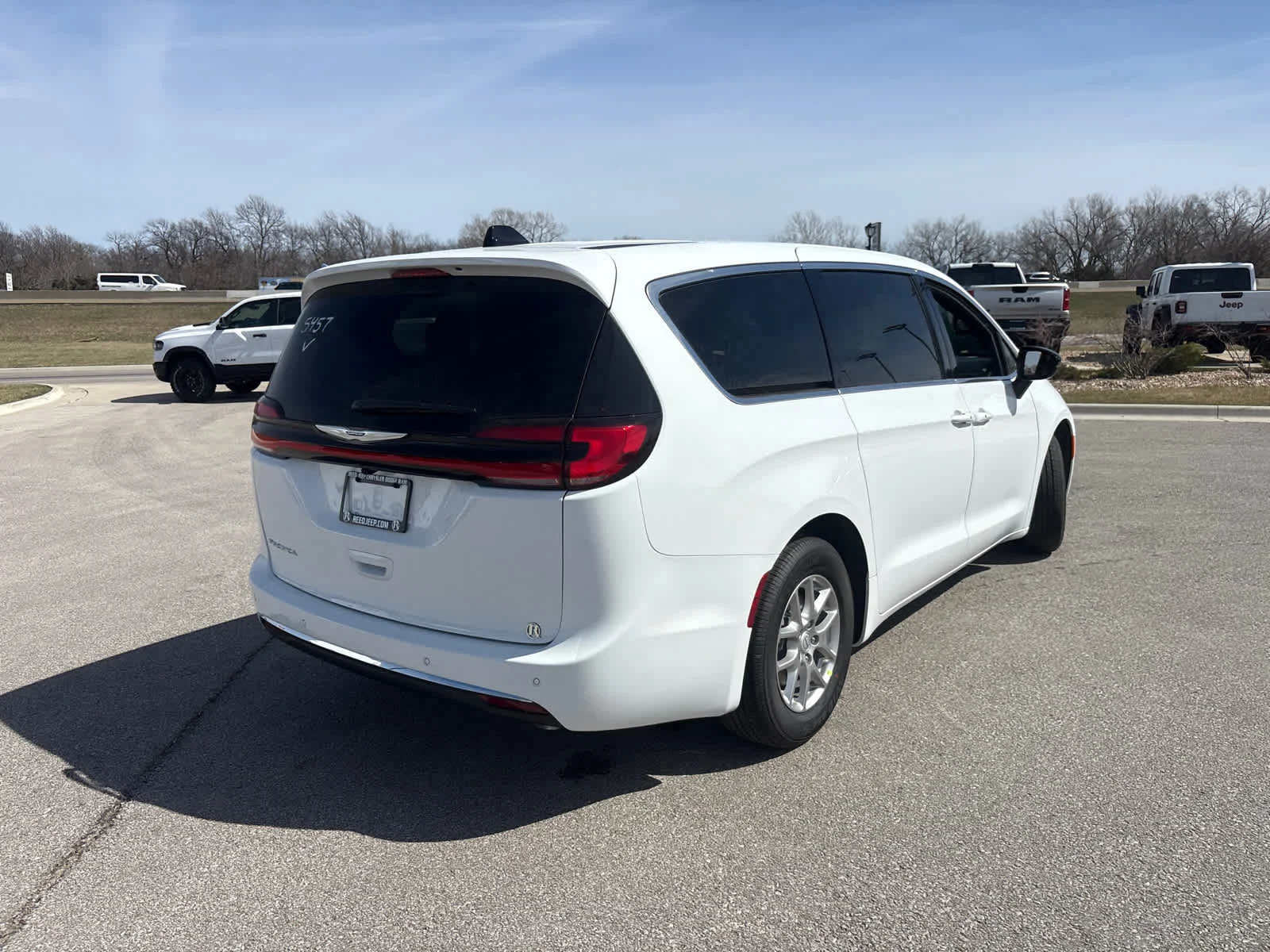 New 2026 Bright White Clearcoat Chrysler Select image 9