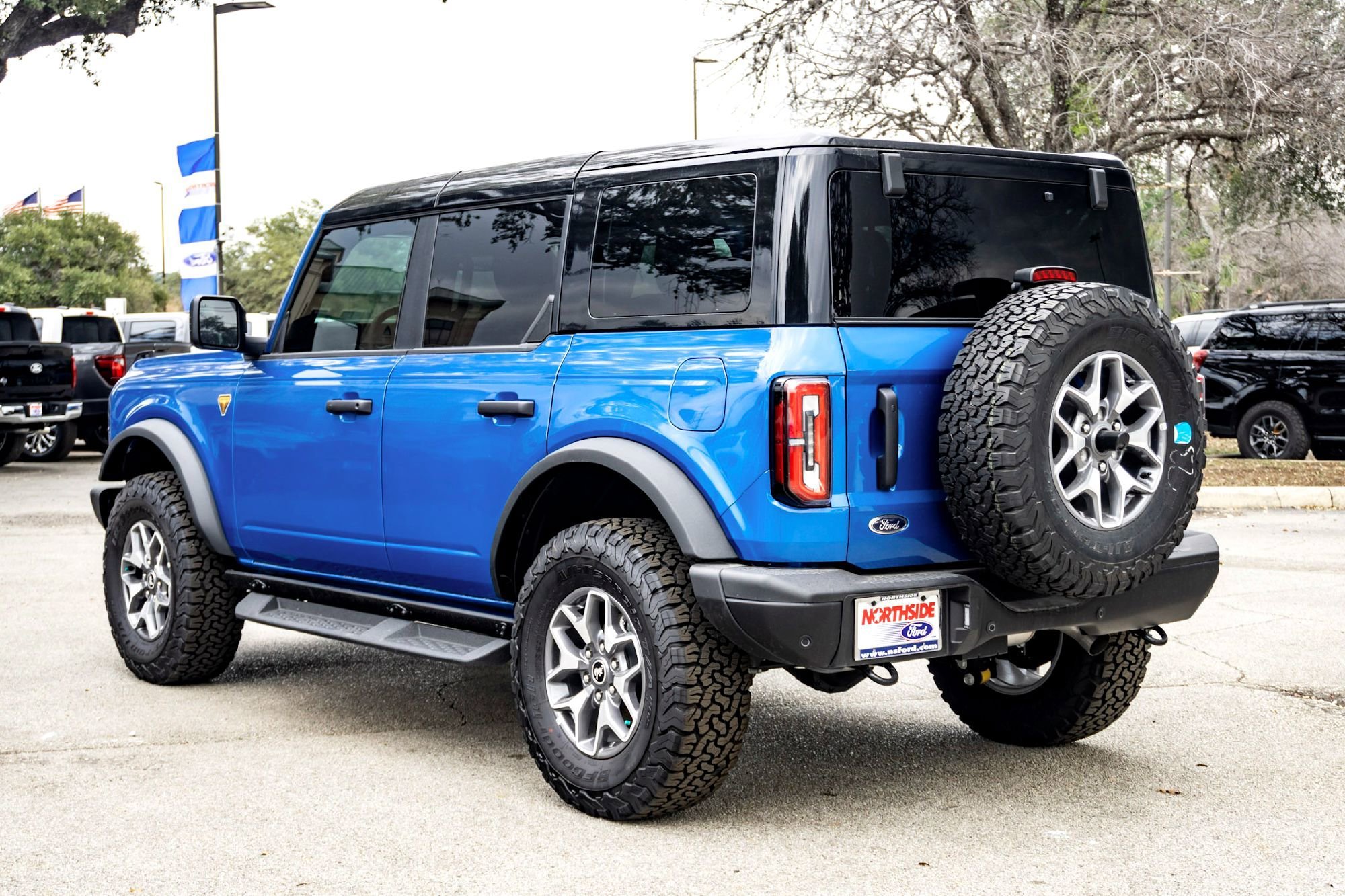 New 2025 Velocity Blue Metallic Ford Badlands image 5